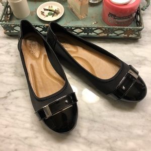 Shiny / matte black flats